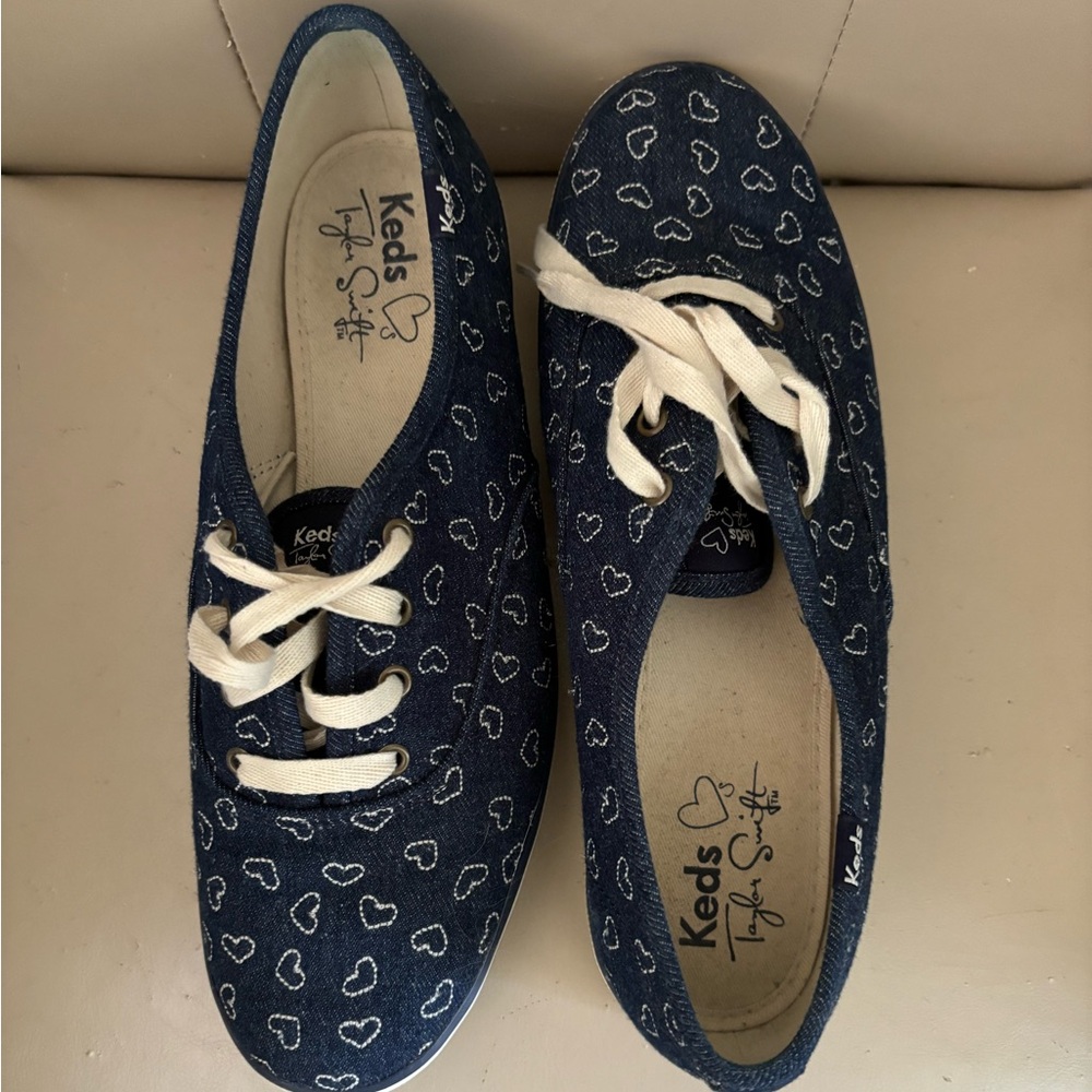 TAYLOR SWIFT x KEDS denim with hearts 💕